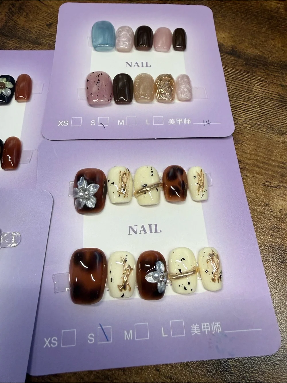 4 Assorted Press-On Nail Sets Small — Neutral